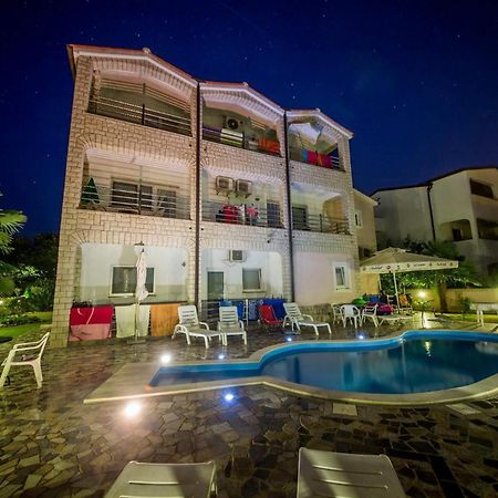 Villa Baldi -Apartmani Danny Tar-Vabriga Exterior photo