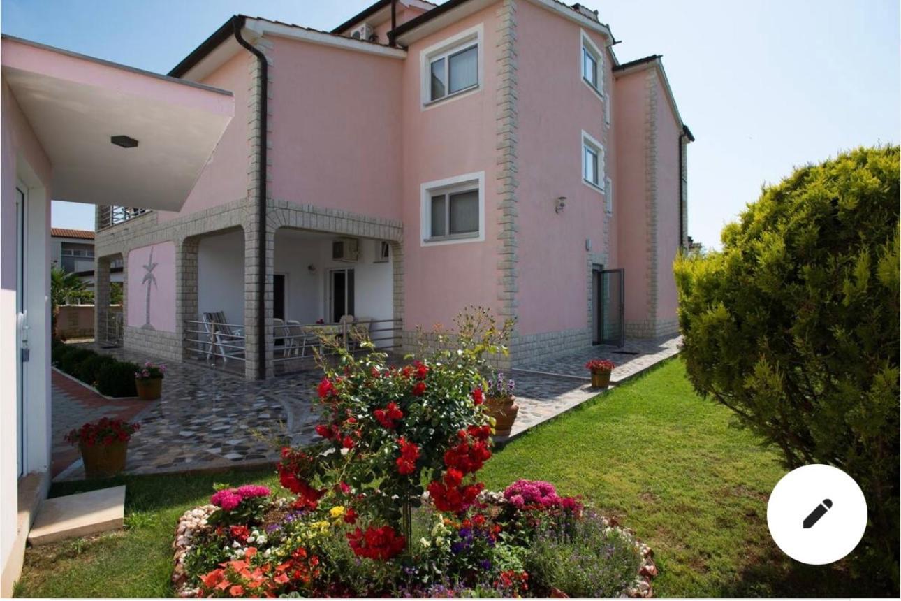 Villa Baldi -Apartmani Danny Tar-Vabriga Exterior photo